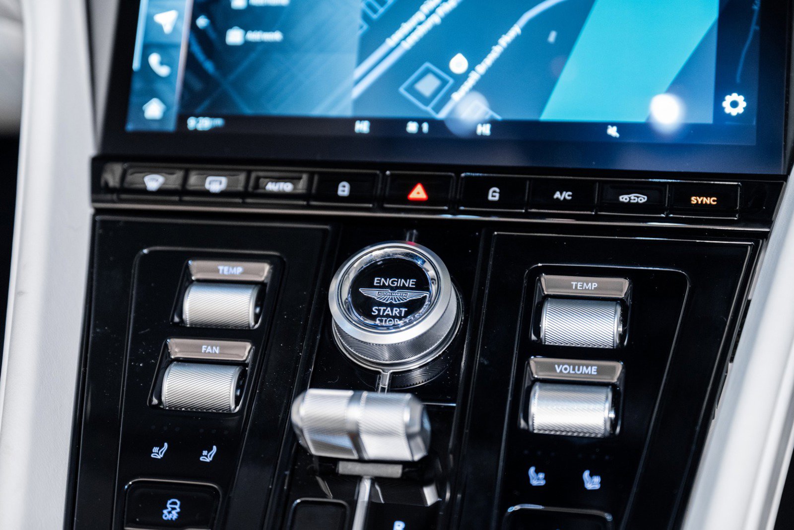 Used 2025 Aston Martin DB12 Volante image 27