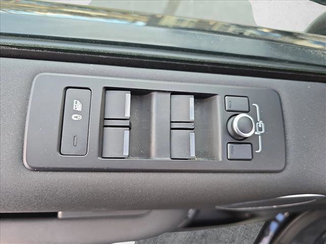 Used 2020 Land Rover Discovery HSE image 28