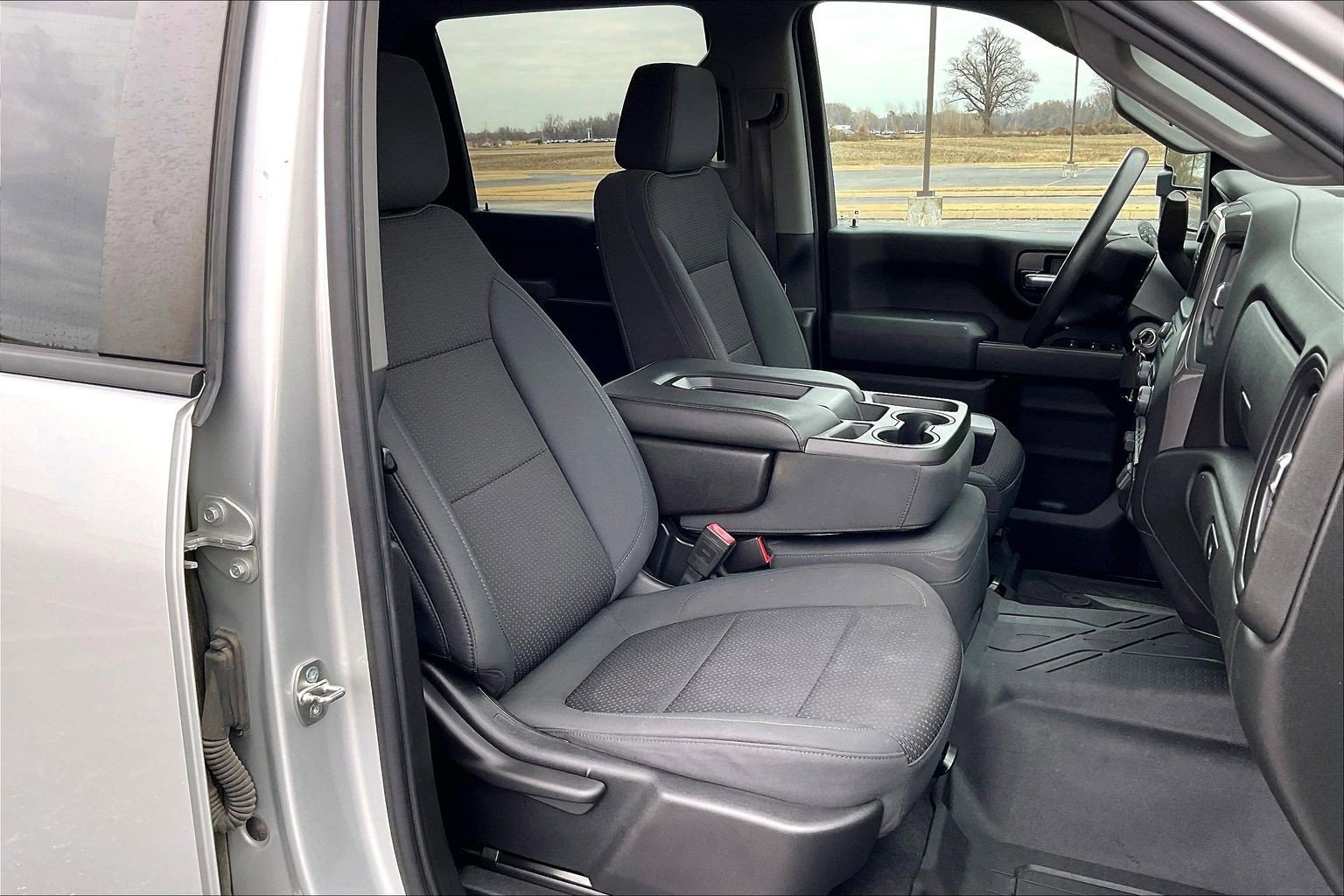 Used 2020 Chevrolet Silverado 2500 Custom w/ Custom Value Package image 8