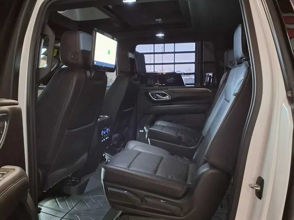 Used 2021 Chevrolet Suburban High Country AWD/4WD image 17