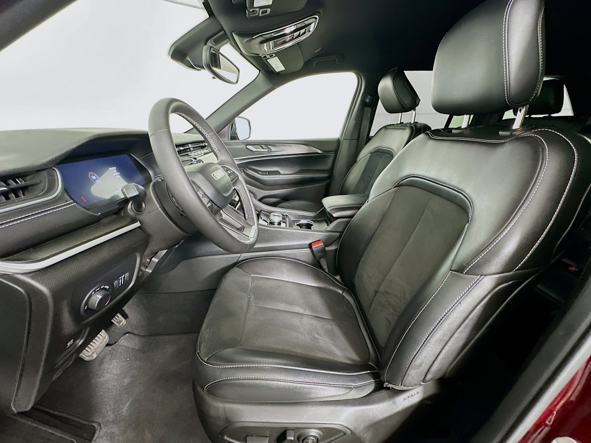 Used 2023 Jeep Grand Cherokee Altitude image 13