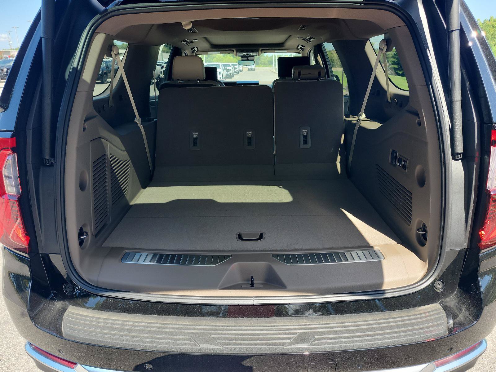 New 2026 GMC Yukon XL Denali w/ Denali Reserve Package AWD/4WD image 8