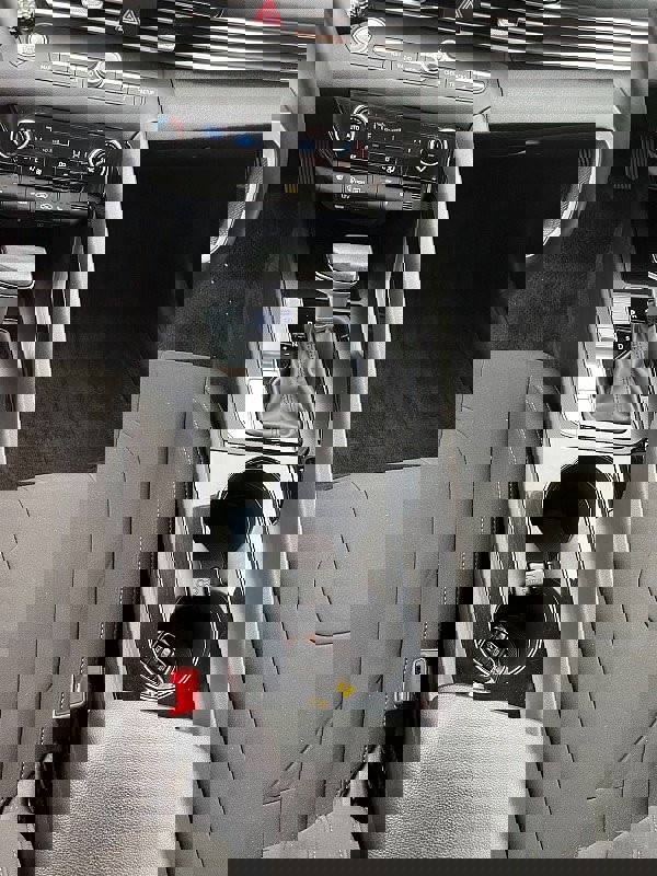 Used 2023 Hyundai Elantra SEL w/ Convenience Package image 10