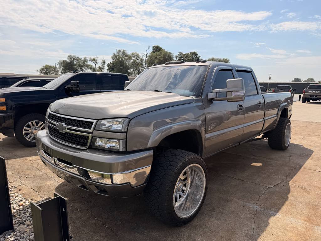 Used 2006 Chevrolet Silverado 3500 LT w/ Heavy-Duty Power Package AWD/4WD image 1
