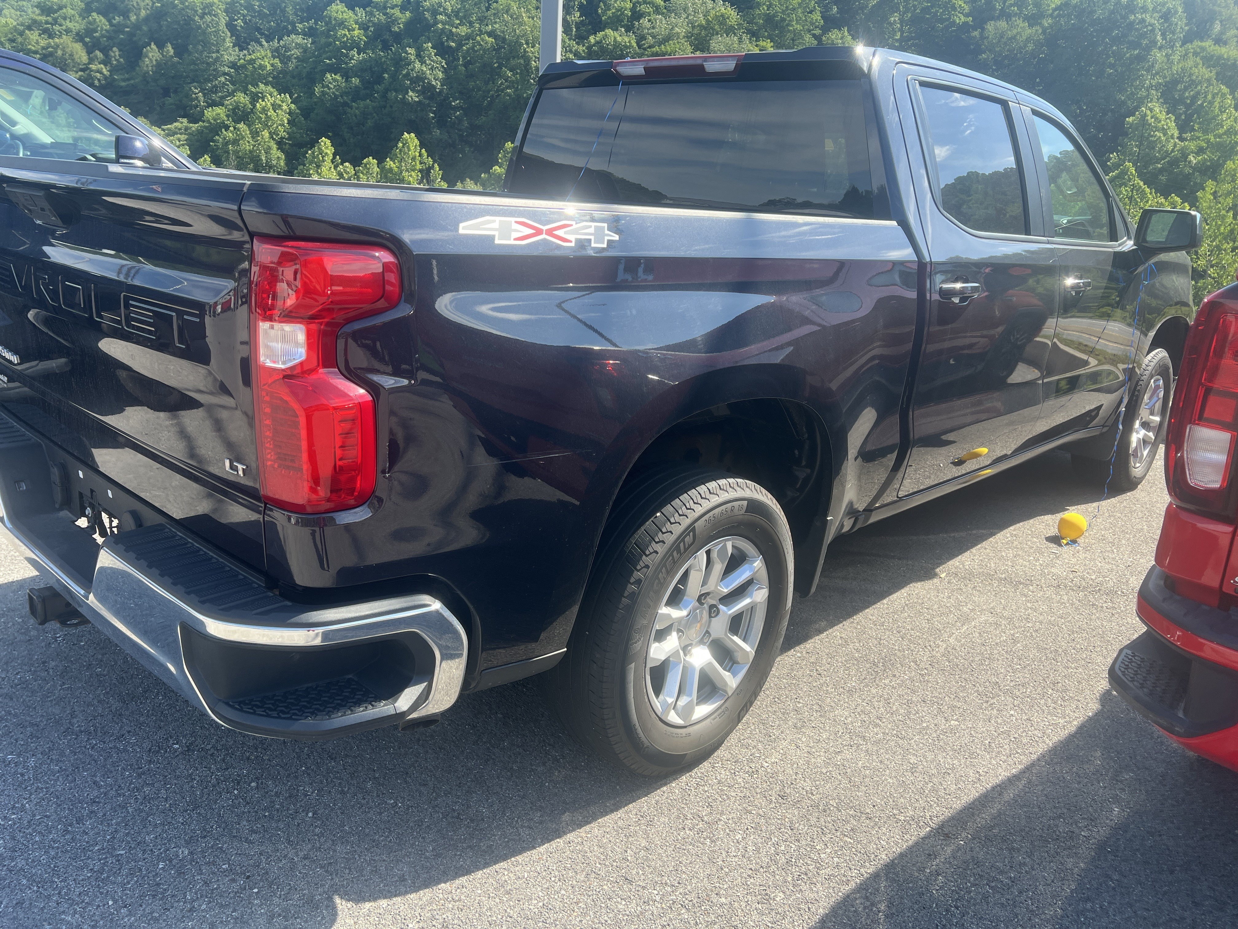 Used 2023 Chevrolet Silverado 1500 LT AWD/4WD image 3