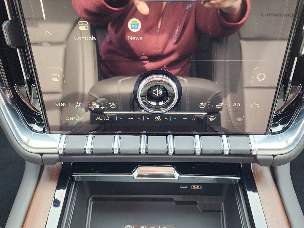 New 2026 GMC Yukon XL Denali w/ Sun & Power Step Package image 33