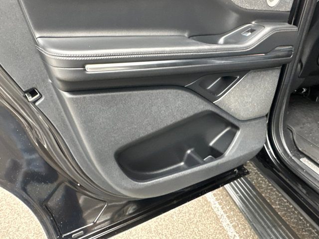 Used 2025 Lincoln Navigator L Reserve image 31