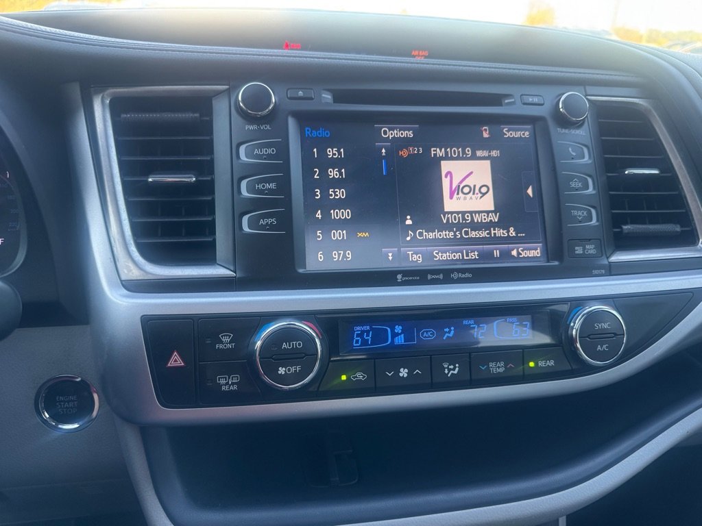 Used 2018 Toyota Highlander SE image 25