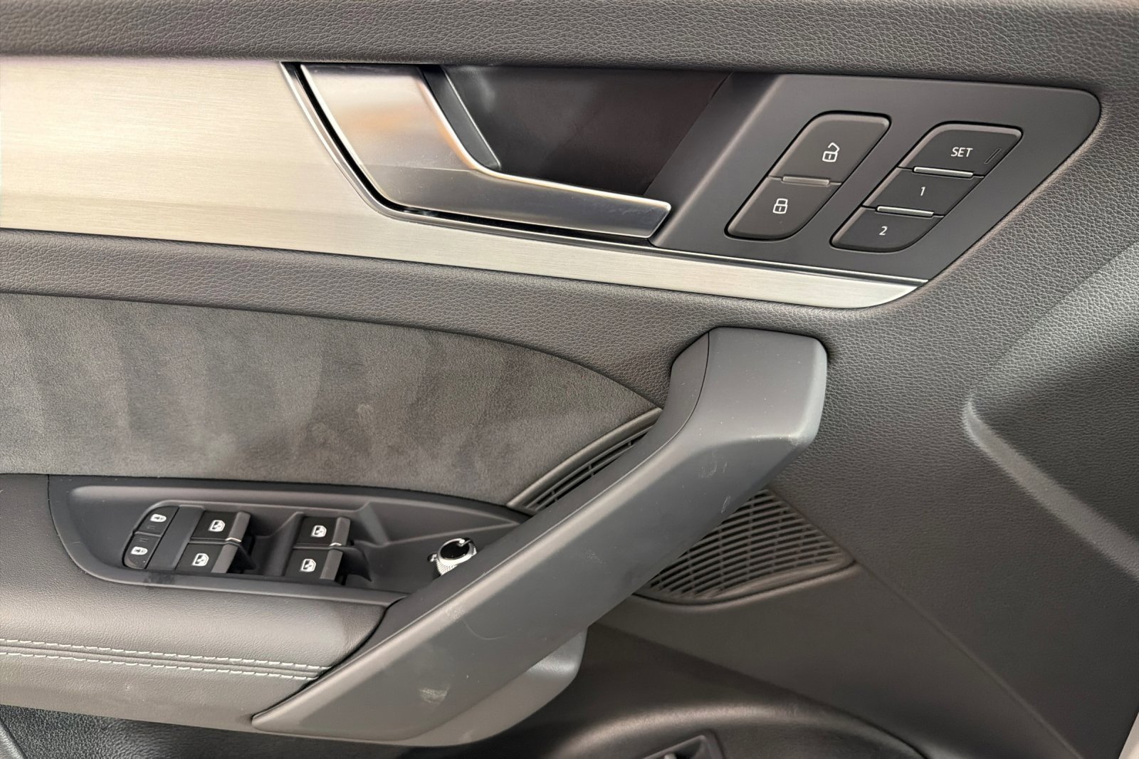 Used 2025 Audi Q5 e Premium Plus w/ Premium Plus Package image 10