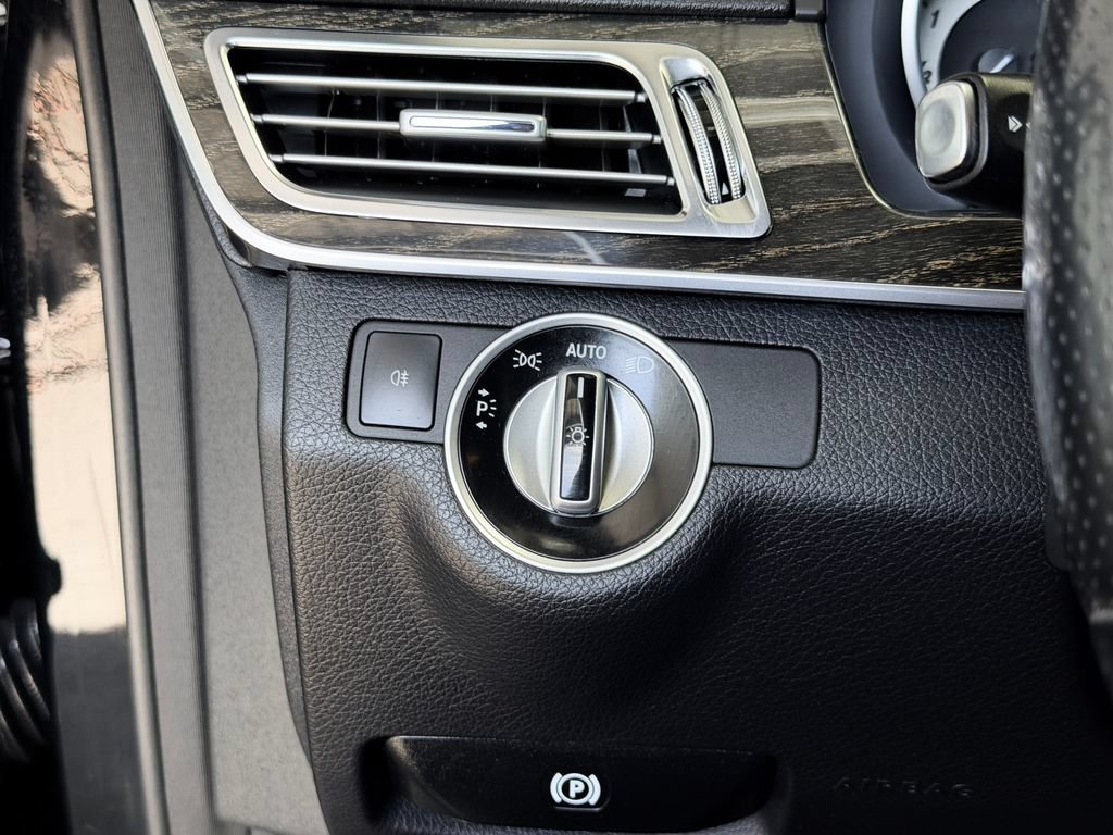 Used 2015 Mercedes-Benz E 250 BlueTEC Sedan image 20