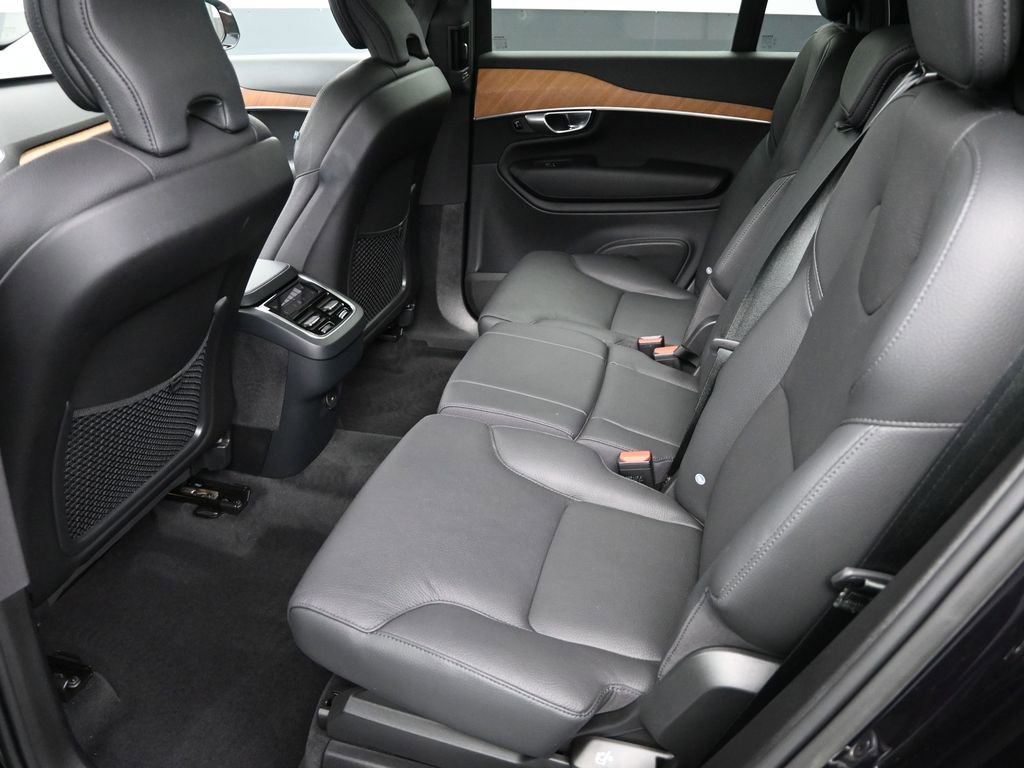 Used 2023 Volvo XC90 B6 Plus image 14