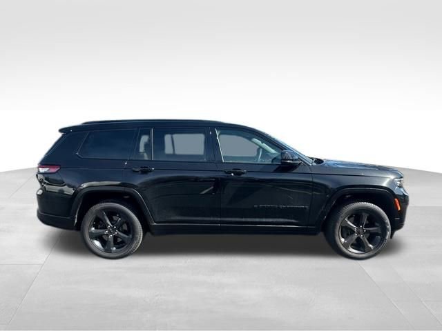 Used 2025 Jeep Grand Cherokee L Limited w/ Black Appearance Package image 10