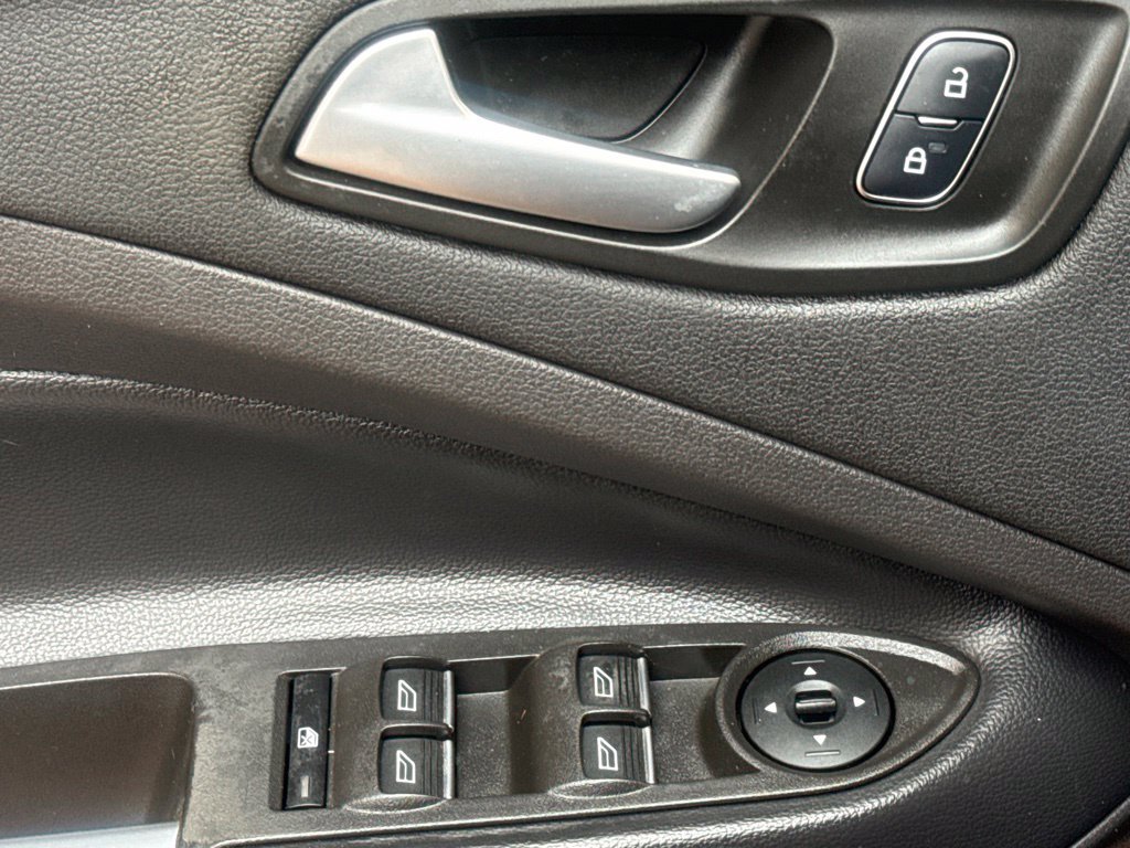 Used 2019 Ford Escape SE FWD image 21