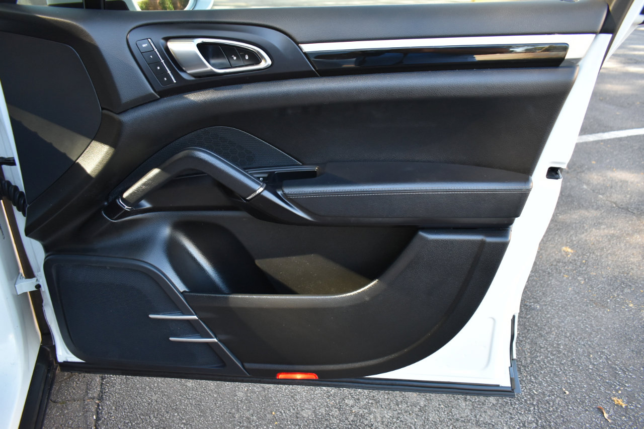 Used 2018 Porsche Cayenne Platinum Edition image 38