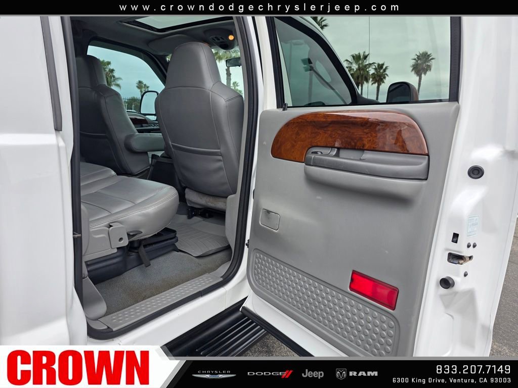 Used 2004 Ford F350 Lariat AWD/4WD image 23