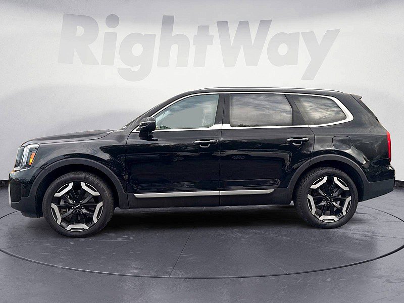 Used 2025 Kia Telluride S AWD/4WD image 2