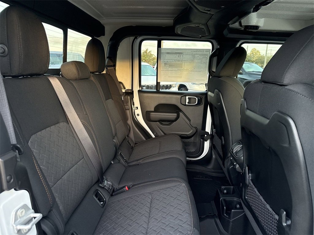 New 2025 Jeep Gladiator Mojave w/ Steel Bumper Group image 25