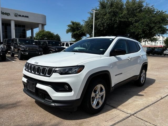 Used 2024 Jeep Compass Latitude AWD/4WD image 3