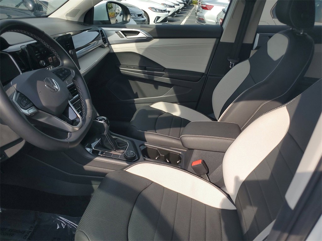 Used 2025 Volkswagen Taos SEL image 20