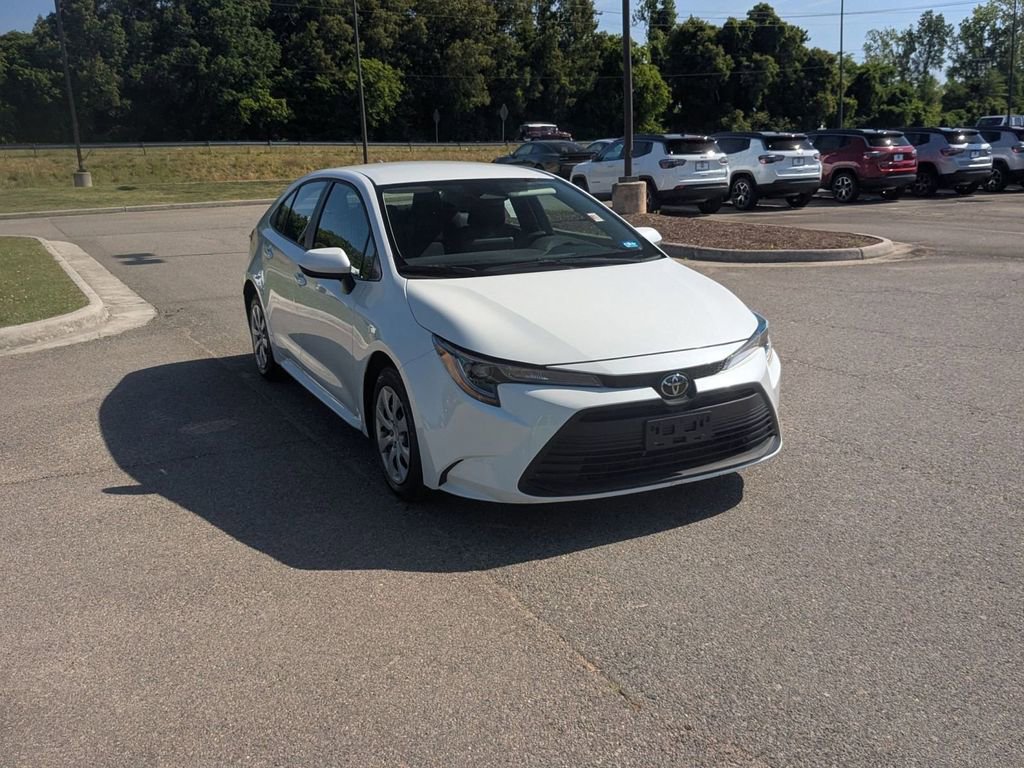 Used 2025 Toyota Corolla LE FWD image 7