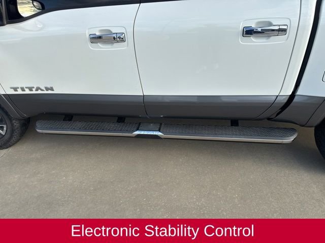 Used 2021 Nissan Titan Platinum Reserve w/ Moonroof Package image 15