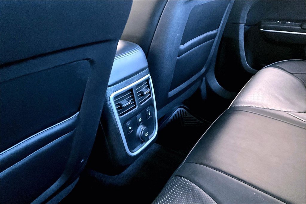 Used 2014 Chrysler 300 C w/ Beats Audio Group AWD/4WD image 10