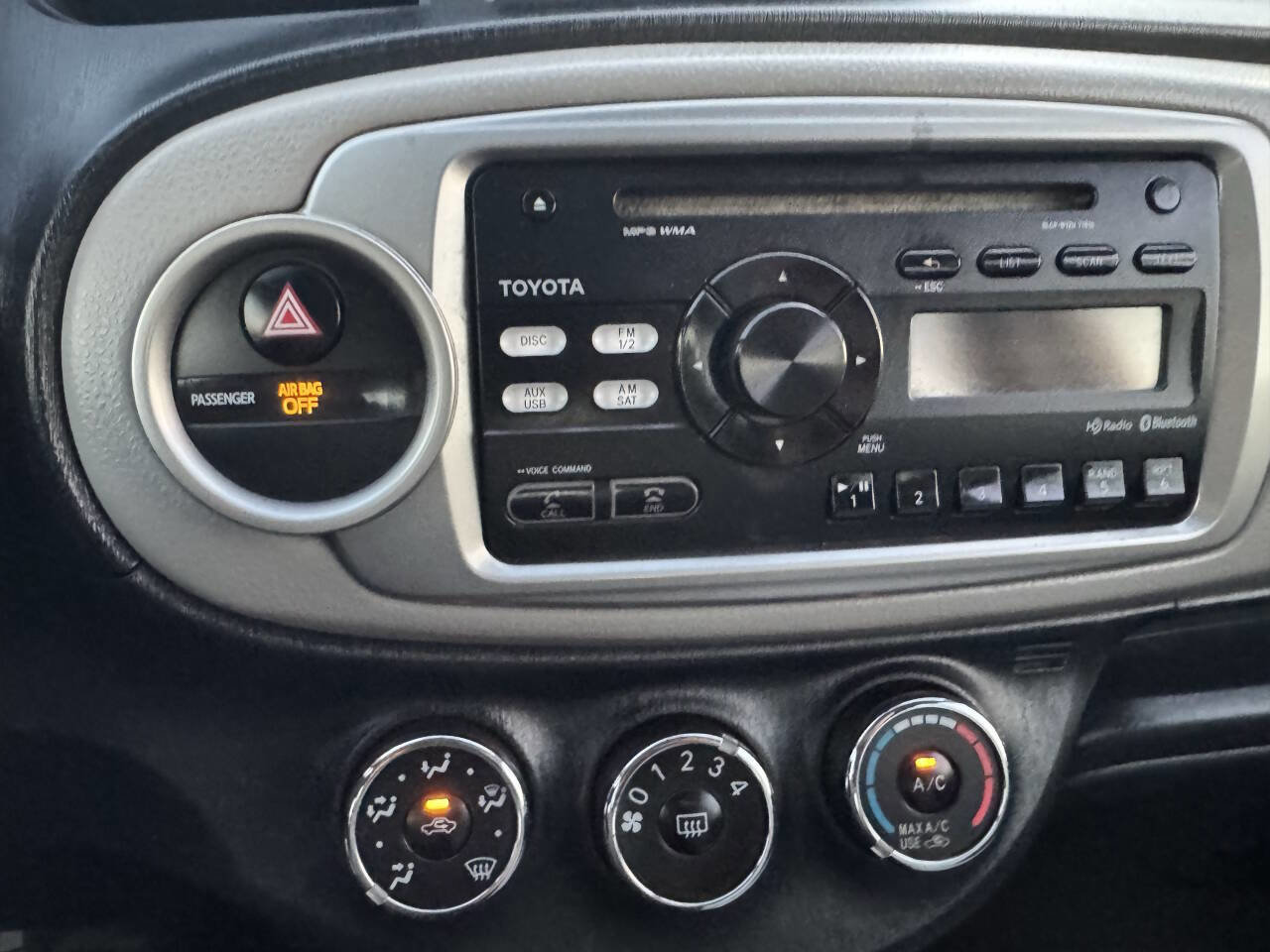 Used 2013 Toyota Yaris LE image 17