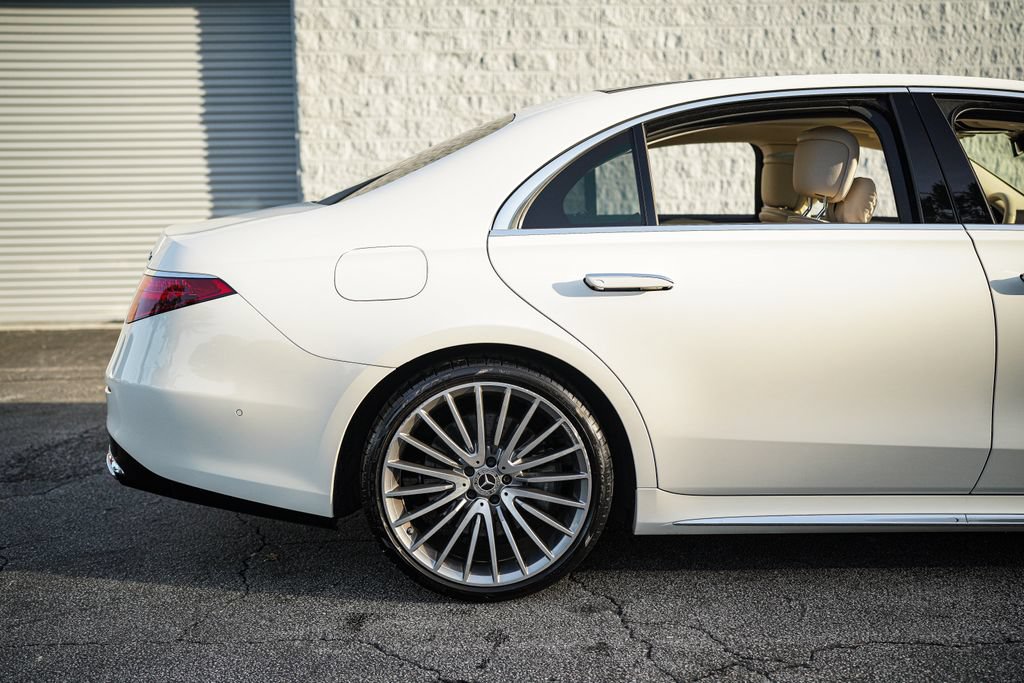 Used 2022 Mercedes-Benz S 500 4MATIC w/ AMG Line Package image 15