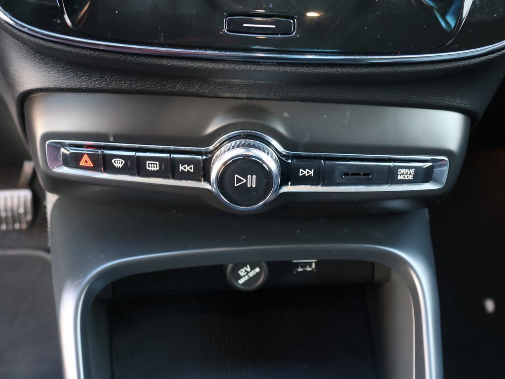 Used 2022 Volvo XC40 T5 Momentum image 30