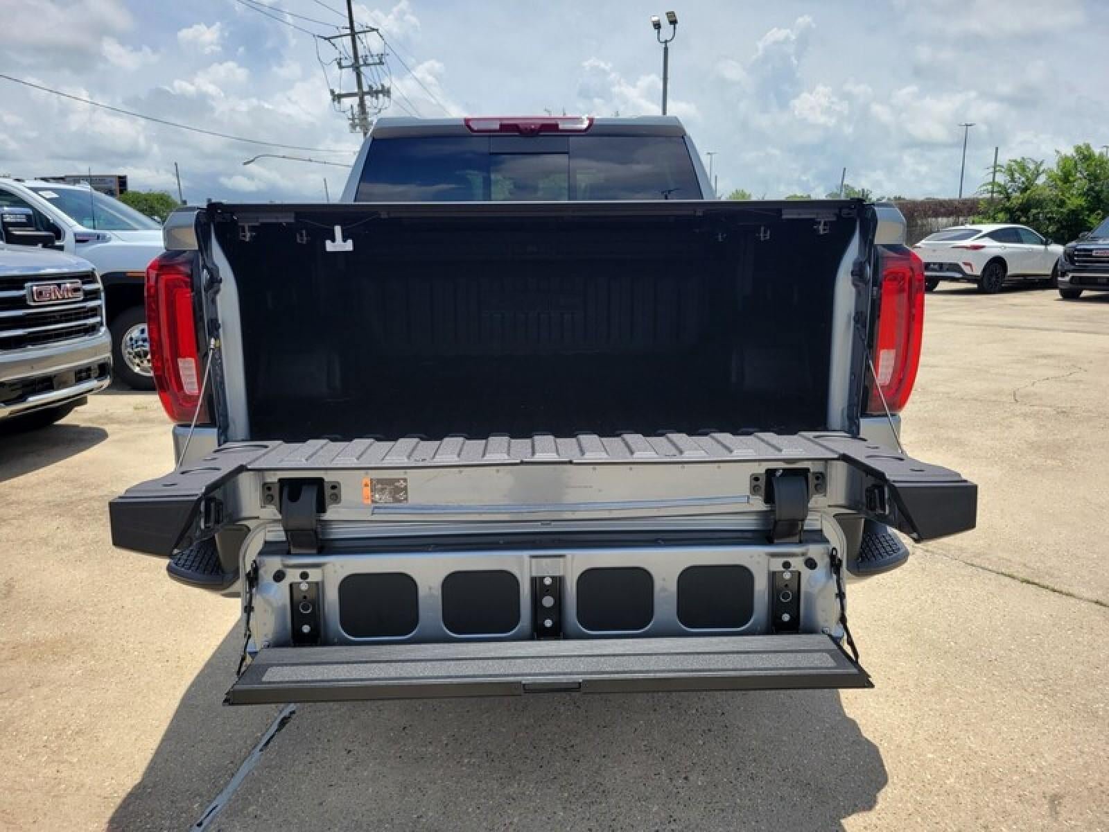 New 2026 GMC Sierra 1500 AT4 w/ AT4 Premium Package AWD/4WD image 7