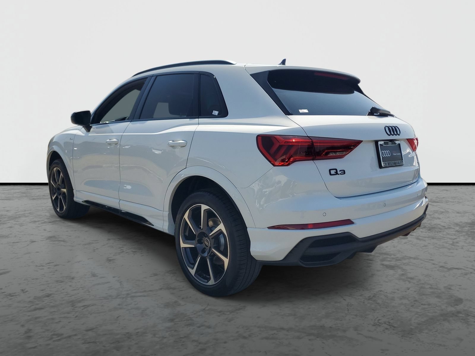 Used 2025 Audi Q3 2.0T Premium Plus w/ Premium Plus Package AWD/4WD image 3