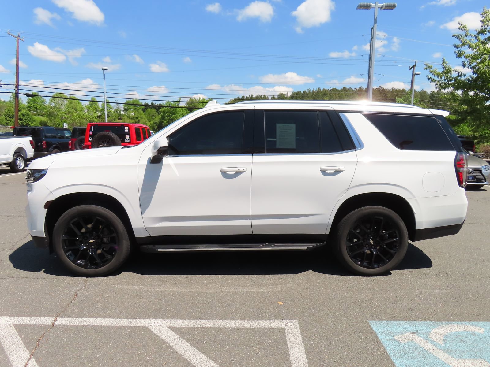 Used 2022 Chevrolet Tahoe LT w/ Luxury Package AWD/4WD image 8