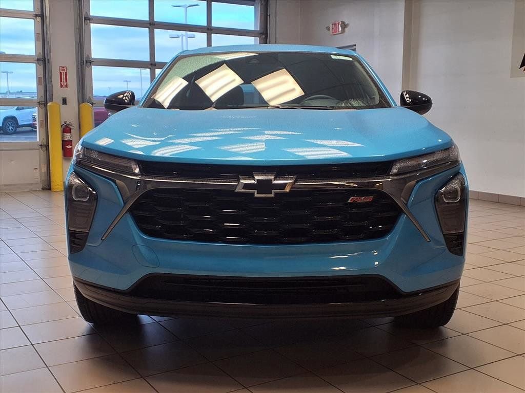 Used 2025 Chevrolet Trax RS w/ Driver Confidence Package image 6