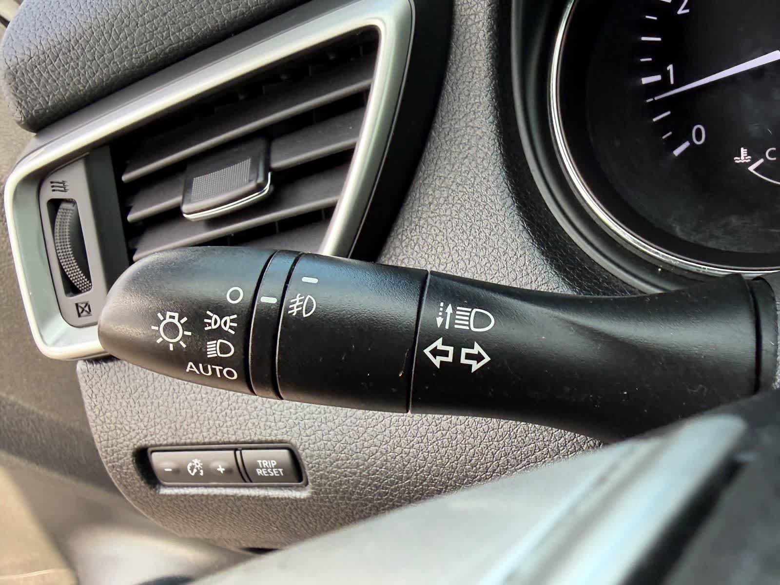 Used 2014 Nissan Rogue SV FWD image 20
