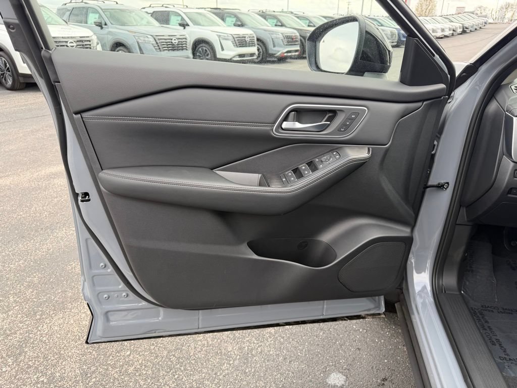 New 2026 Nissan Rogue Platinum w/ Platinum Premium Package AWD/4WD image 12