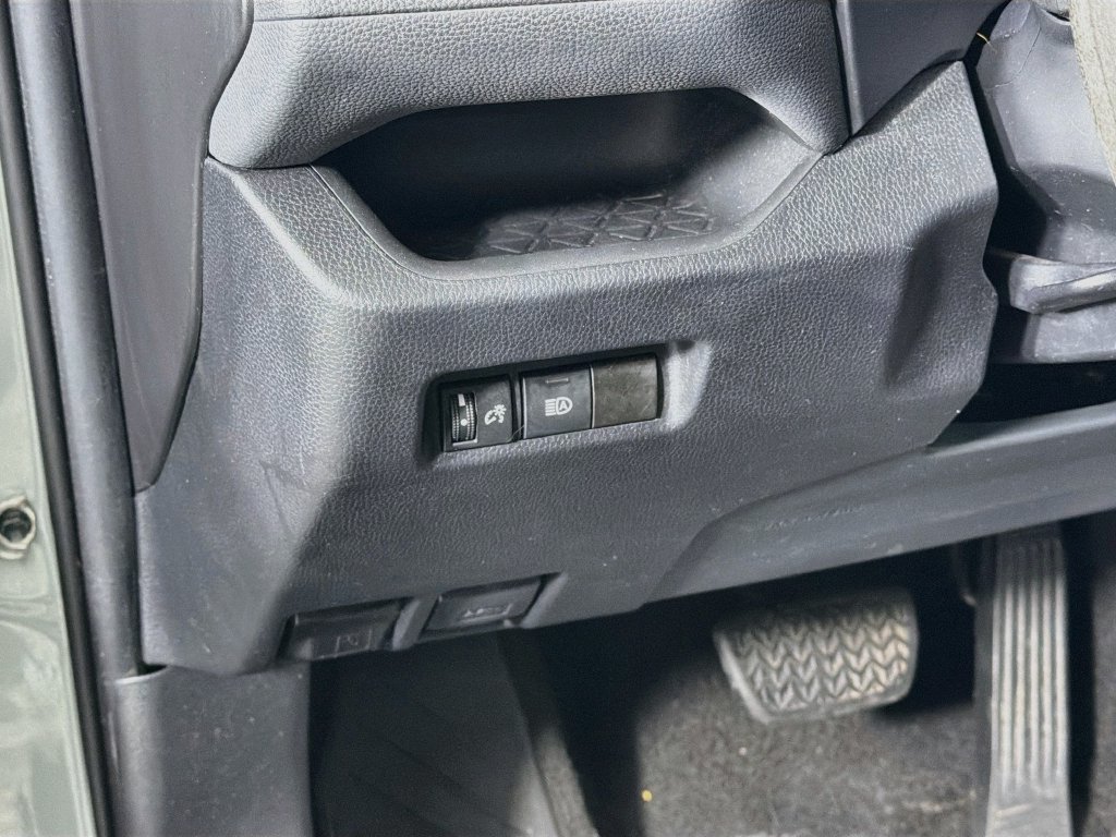 Used 2021 Toyota RAV4 XLE AWD/4WD image 10