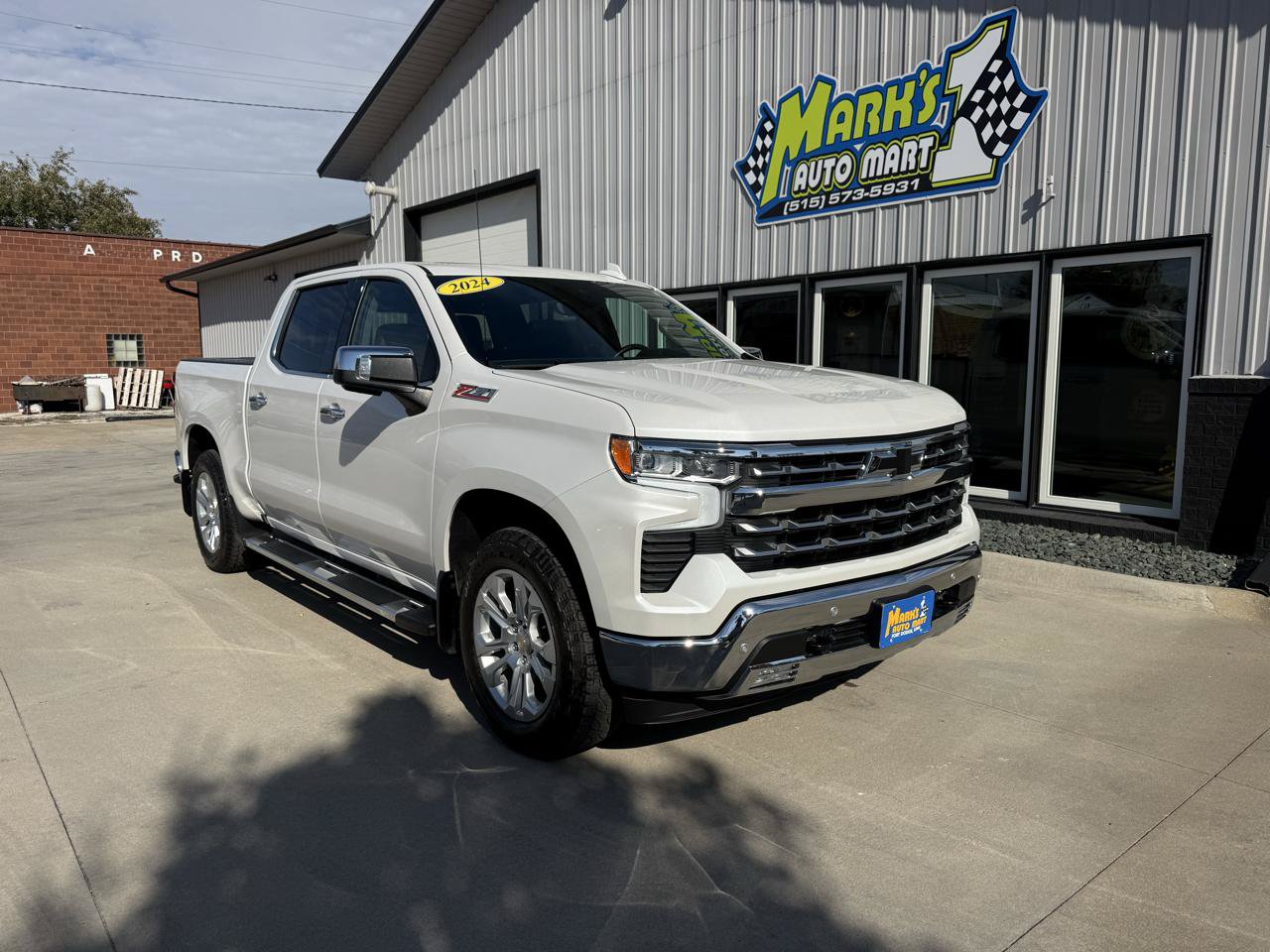 Used 2024 Chevrolet Silverado 1500 LTZ w/ LTZ Premium Package AWD/4WD image 5