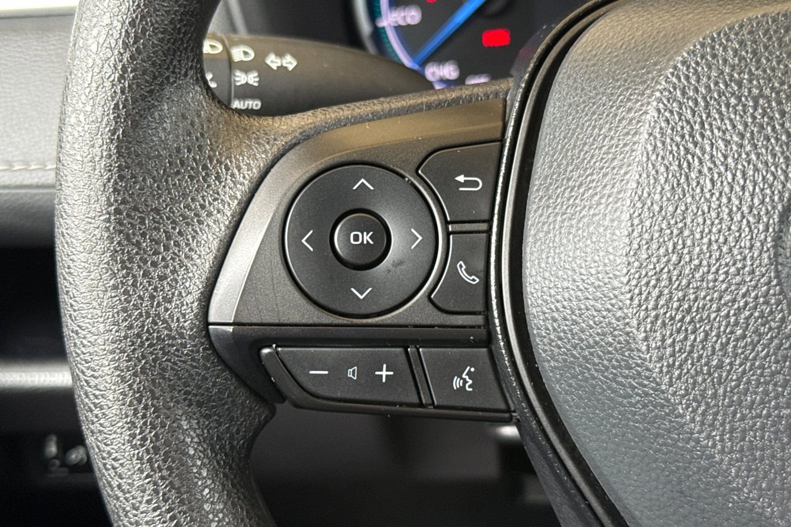 Certified 2025 Toyota RAV4 XLE image 28