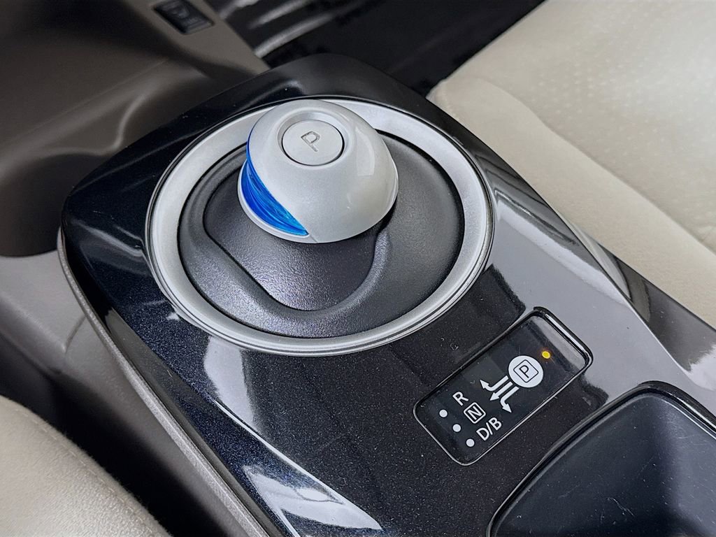 Used 2015 Nissan Leaf SV FWD image 20