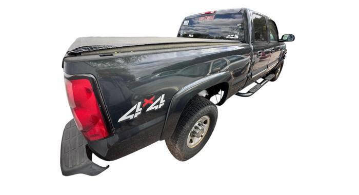 Used 2004 Chevrolet Silverado 2500 LT AWD/4WD image 4