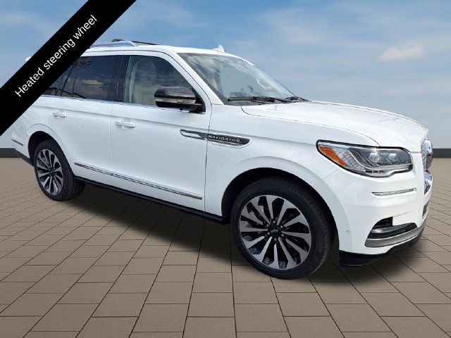 Certified 2024 Lincoln Navigator Reserve AWD/4WD image 10