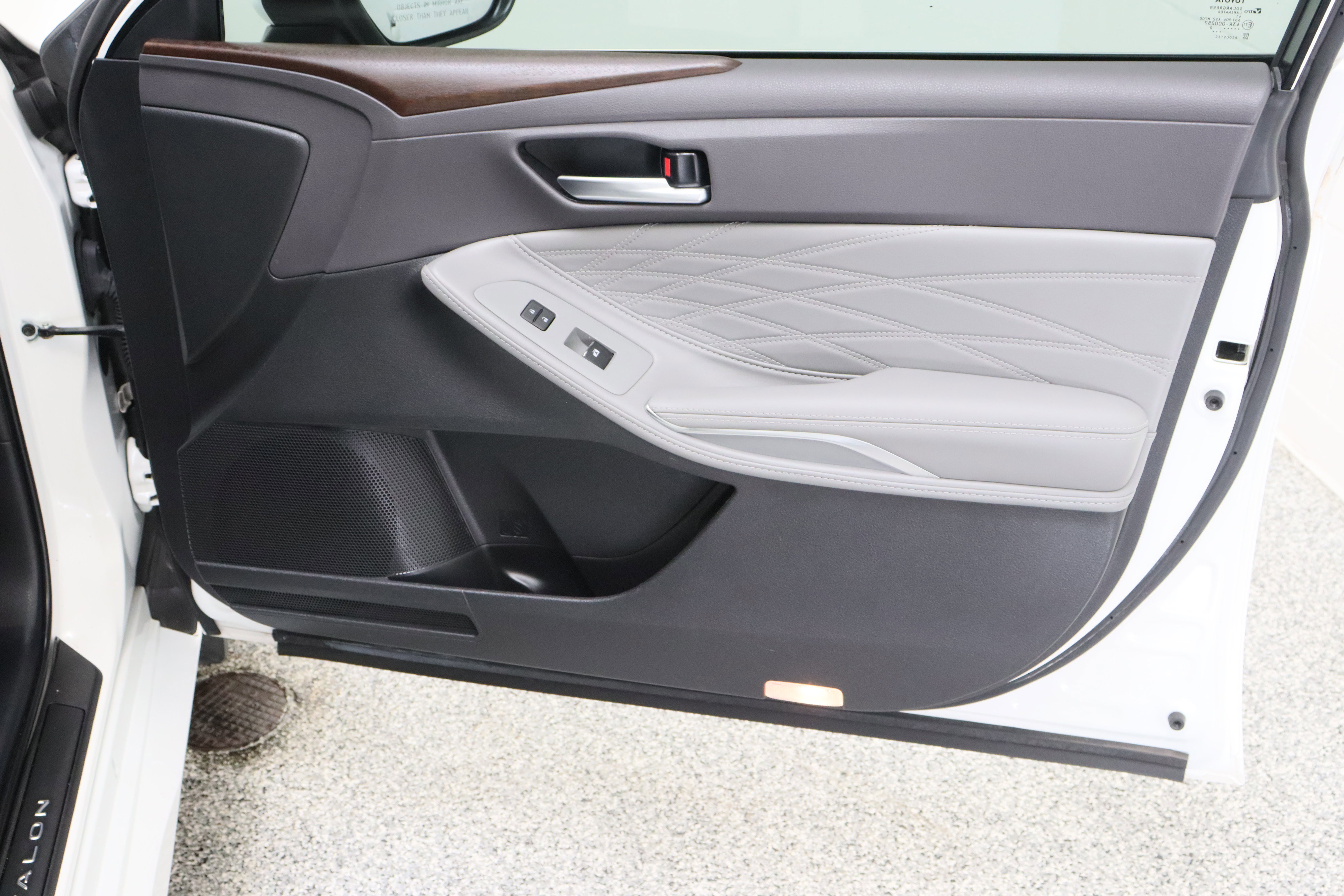 Used 2020 Toyota Avalon Limited w/ Advanced Safety Package FWD image 38
