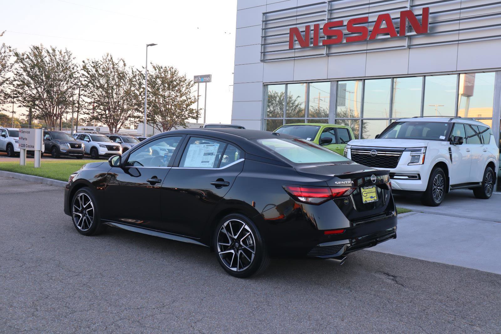 Used 2025 Nissan Sentra SR w/ SR Premium Package image 6