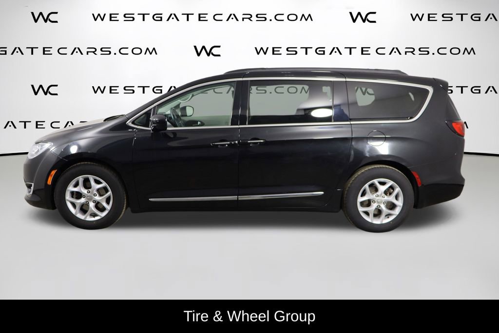 Used 2017 Chrysler Pacifica Touring-L w/ Tire & Wheel Group image 5