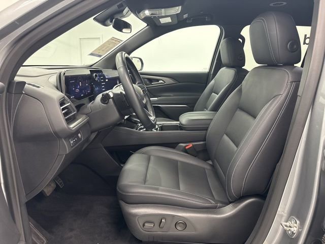 Used 2025 Chevrolet Traverse LT FWD image 23