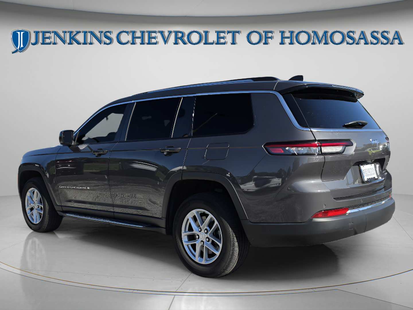 Used 2024 Jeep Grand Cherokee L Laredo RWD image 8