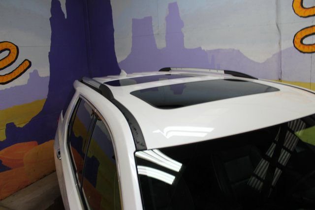 Used 2023 Chevrolet Traverse Premier image 2