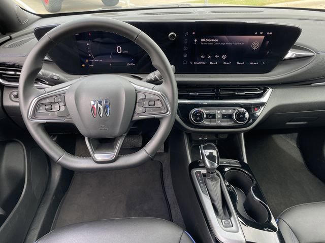 Used 2025 Buick Envista Sport Touring image 10