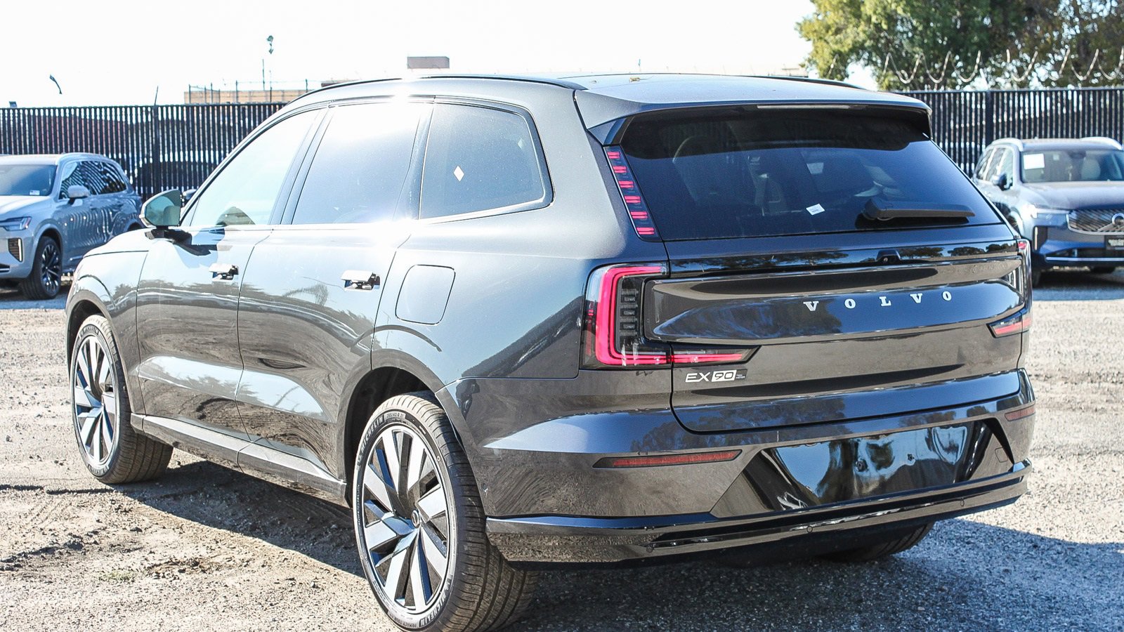 New 2025 Volvo EX90 Ultra w/ Protection Package Premier image 8