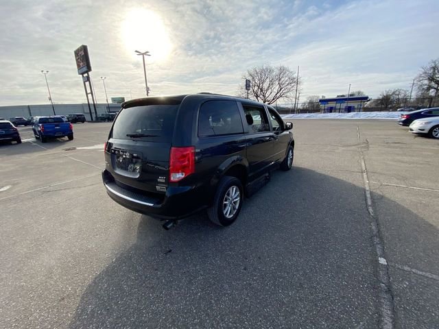 Used 2016 Dodge Grand Caravan SXT FWD image 17